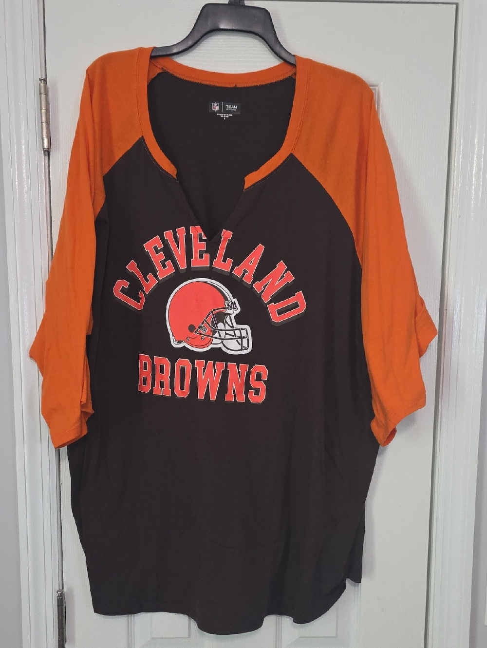 Cleveland Browns Raglan Tee in Brown & Orange